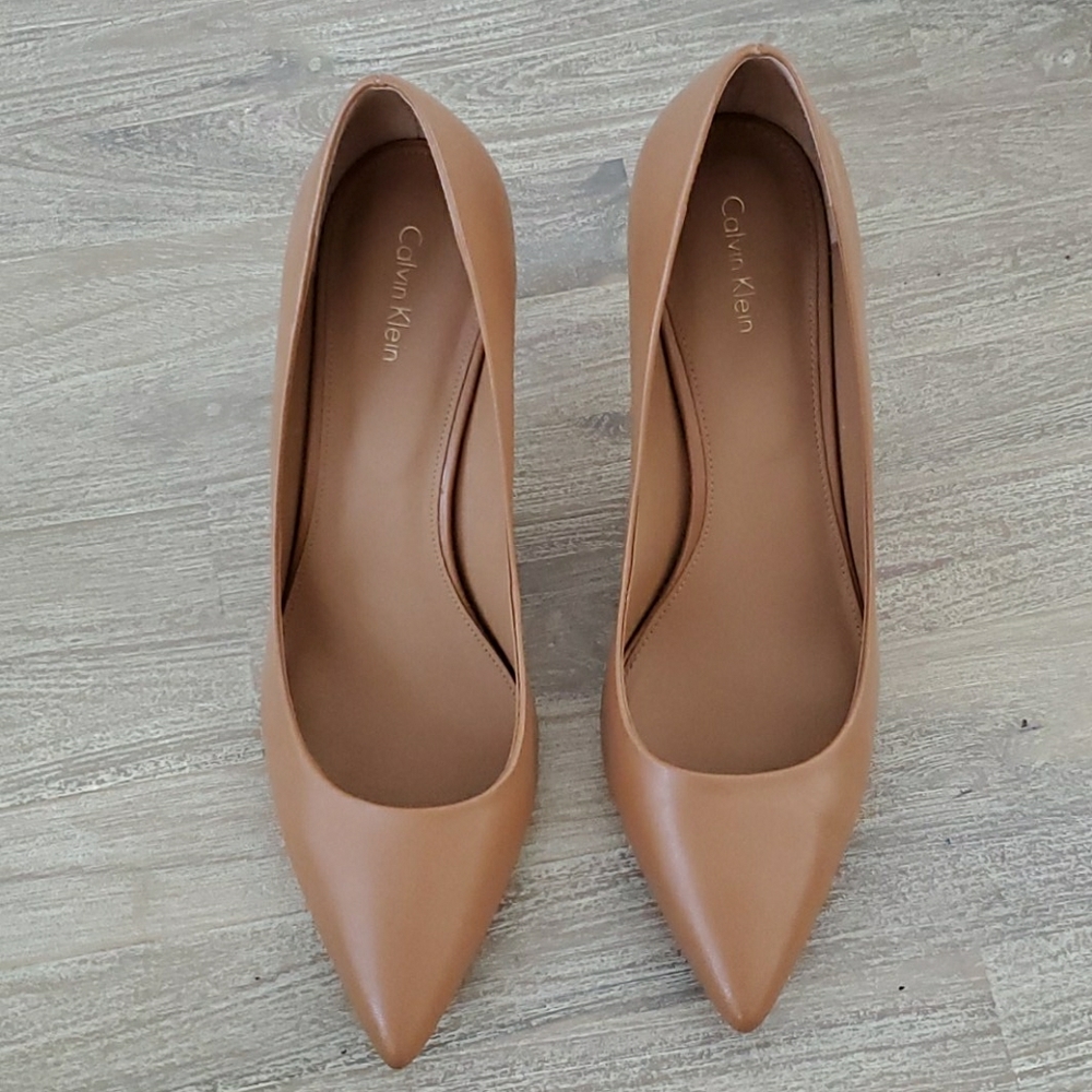 New Calvin Klein tan (Camel) heels